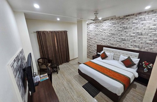 Varanasi Hotel | Hotel Midcity