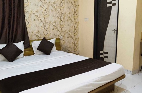Rau Hotel | Hotel Moon Light Indore