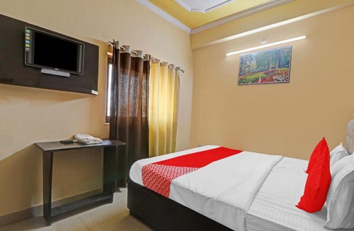 Indira Nagar Hotel | Hotel O Four Square