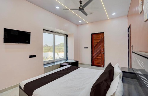 Durg Hotel | HOTEL O THE RUBY RAYS FARMHOUSE