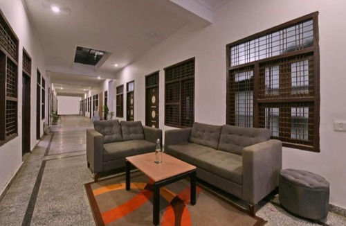 Sector 27 Hotel | Hotel R R Suites By WB Inn