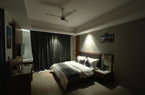 Lansdowne Hotel | Hotel Ravine Palace