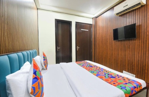 Sector 39 Hotel | Hotel Red Leaf