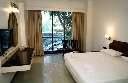 Dahisar East Hotel | Hotel Sun Shine Inn