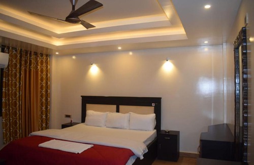 Krishnanagar Hotel | HOTEL THE PRIMIUM ( RASHIK BANGALI )