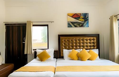 Mathura Hotel | Hotel Vrinda Sarovar 800 m from mathura junction