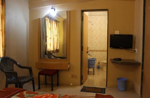 Mahabaleshwar Bed & Breakfast | Hotel Vyankatesh & Pure Veg Restaurant