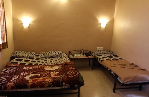 Mahabaleshwar Bed & Breakfast | Hotel Vyankatesh & Pure Veg Restaurant