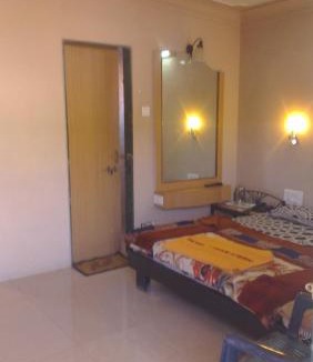Mahabaleshwar Bed & Breakfast | Hotel Vyankatesh & Pure Veg Restaurant