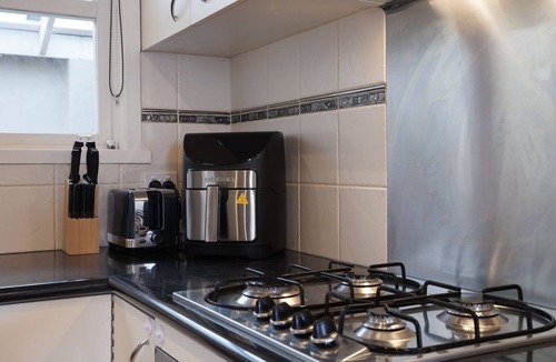 Warrnambool House | Hotham Heights - Comfortable 3 bedroom home