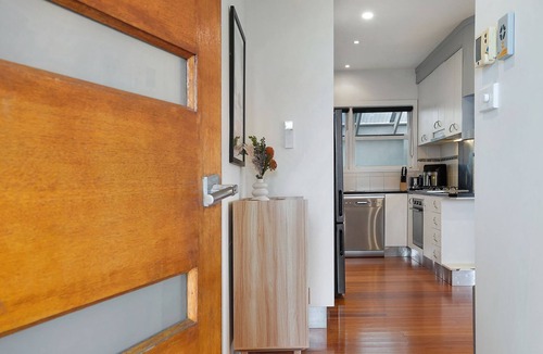 Warrnambool House | Hotham Heights - Comfortable 3 bedroom home