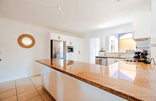 Mudjimba Apartment | House Esperance - Waterfront, Resort-Style Pool