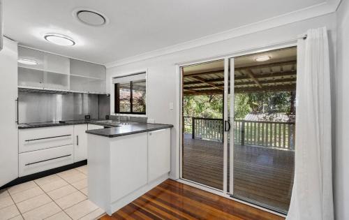 Riverview House | House with huge back yard and side access, 15 Beds