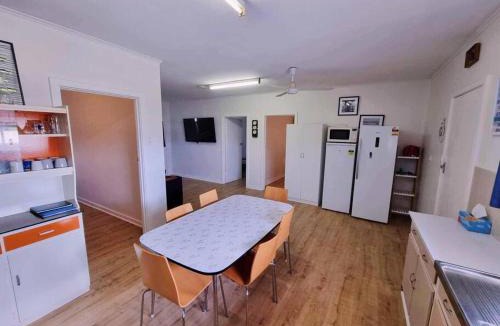 Lake Wangary House | Howsthaserenitee - 3BR house with bay views