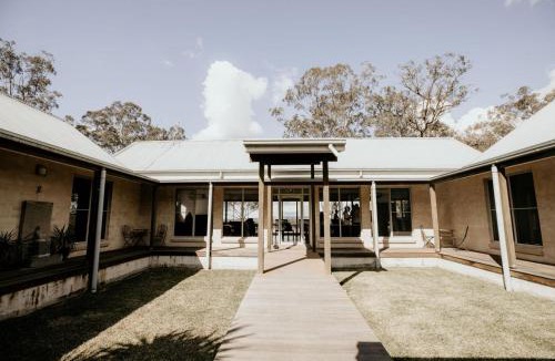 Pokolbin House | Huge house Your Hunter Valley Wine Staycation !
