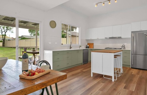 Aberdare House | Hunter Valley Cottage · Hot Tub · Fireplace · Pet Friendly