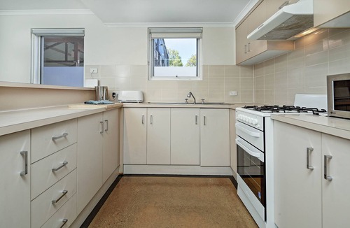 Adelaide Central Business District Apartment | Hurtle Sq Hideaway - Parking, Central, Ground Flr