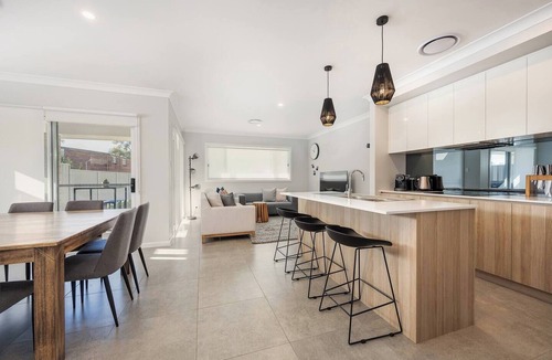 Central Mudgee Cottage | Huxley House Central Mudgee Retreat with Backyard