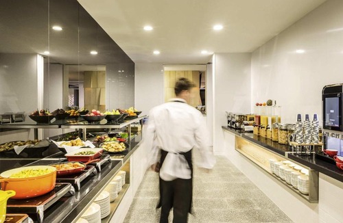 Adelaide Central Business District Hotel | ibis Adelaide