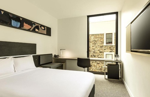 Adelaide Central Business District Hotel | ibis Adelaide
