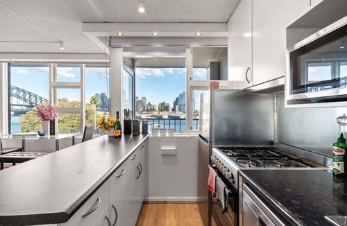 Lavender Bay Resort | Iconic Harbour Bridge & Opera House Views