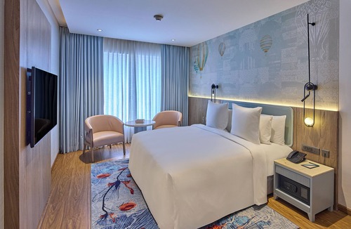 Vile Parle East Hotel | ICONIQA Hotel, Mumbai International Airport
