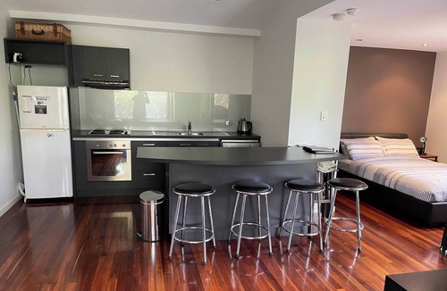Hamelin Bay Ski Chalet | Ideal couples get away in a bush setting near Hamelin Bay Beach