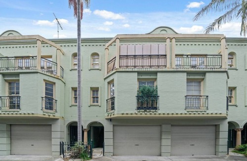 Ultimo House | Ideally located 3 BR (Parking)/Central-10 min walk