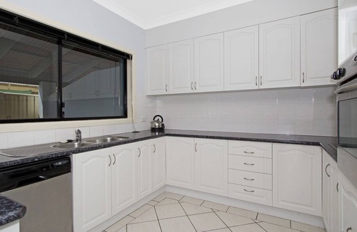 South Evans Head Apartment | Immaculate 3BR townhouse 500m from beach, river & village with BBQ patio, air-con