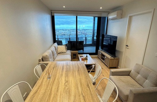 Footscray Apartment | Incredible CBD View Apartment