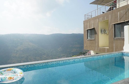 Panchgani Hotel | Infiniti pool rooms at Panchghani