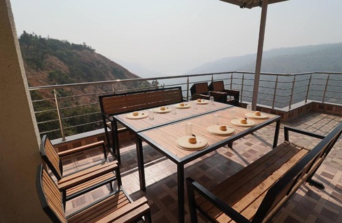 Panchgani Hotel | Infiniti pool rooms at Panchghani