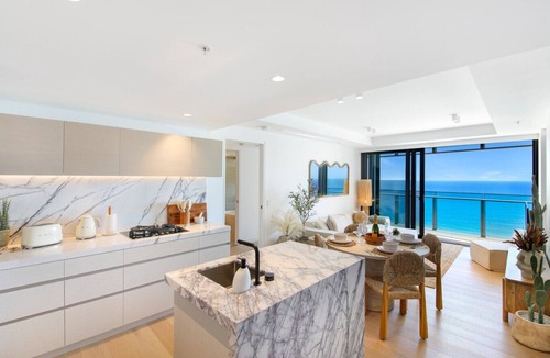 Surfers Paradise Apartment | Infinity Oceanview 2 Bedroom Suite - The Langham