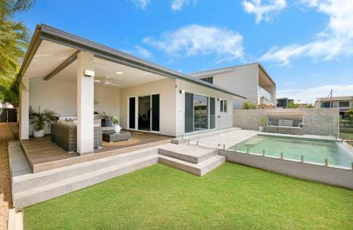 Bayview House | 'Infinity's Edge' Darwin Luxury Waterfront Oasis