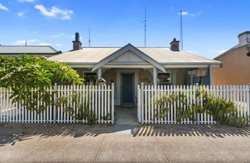 Moonta House | Inglenook Cottage