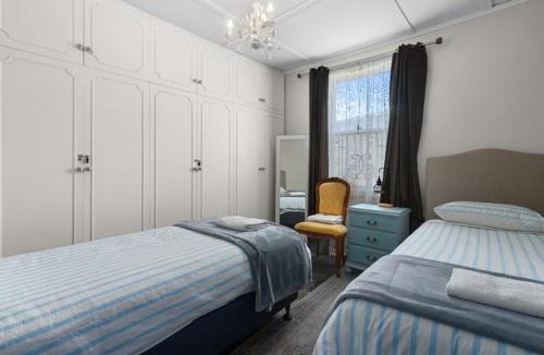 Moonta House | Inglenook Cottage