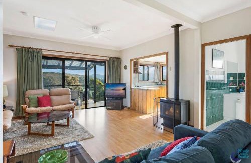 Narooma House | Inlet Views at 20 The Loop