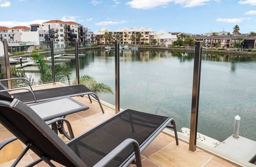 Patterson Lakes House | Inner Harbour - Luxe townhouse with a water view