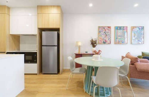 Manuka Apartment | Inner South Stay, Minutes to Manuka and Foreshore