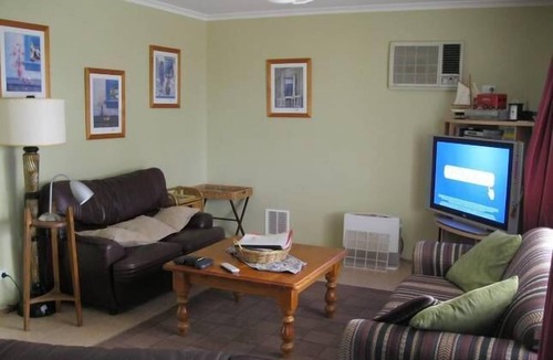 Tiddy Widdy Beach House | Inside Pet friendly