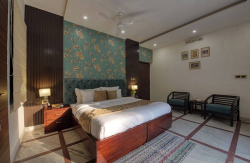 Gurugram Other | Insta-Perfect Sunahari Bagh: Luxe Pool Farmstay Spacious 9BR farmhouse Gurugram