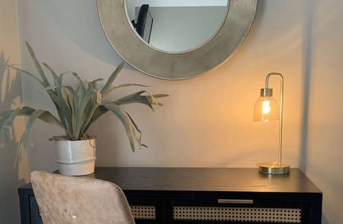 Bathurst Apartment | 'Interlude No. Four' - On the doorstep of Bathurst's CBD