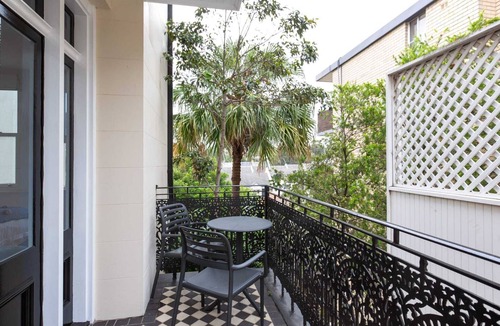 Glebe Apartment | Intimate Studio Apartment with Balcony in Glebe