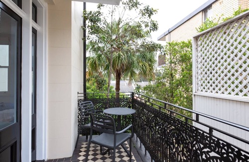 Glebe Apartment | Intimate Studio Apartment with Balcony in Glebe