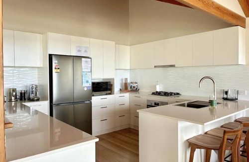 Dunsborough Cottage | INVITING 2 STOREY COASTAL COTTAGE SITUATED HIGH ABOVE OLD DUNSBOROUGH
