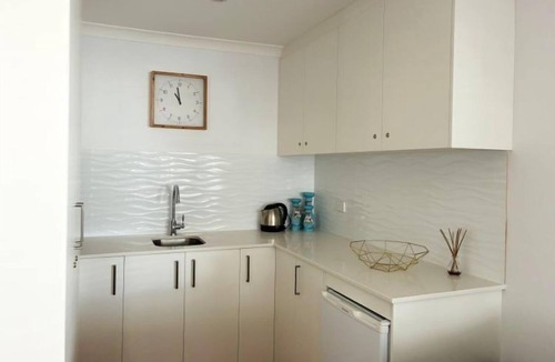 Dunsborough Cottage | INVITING 2 STOREY COASTAL COTTAGE SITUATED HIGH ABOVE OLD DUNSBOROUGH