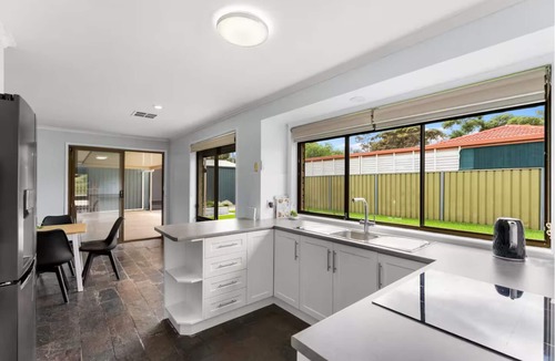 Craigmore House | Inviting 5 Bedroom Home – Warm, Cosy & Spacious