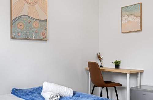 Matraville House | Inviting Double Room with Sunlit Comfort - Matraville - Shared Bathroom and Kitchen