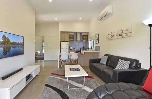 Pokolbin Villa | Ironbark Hill Villa 3