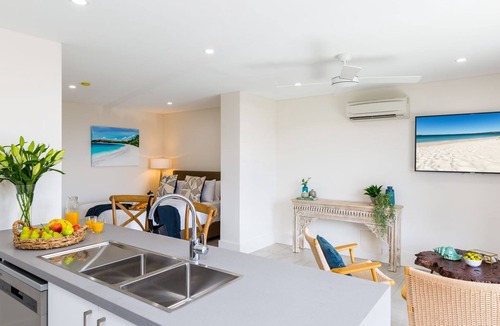 Huskisson Apartment | Ishtar Apartment 3 by Book Jervis Bay - Luxury Studio